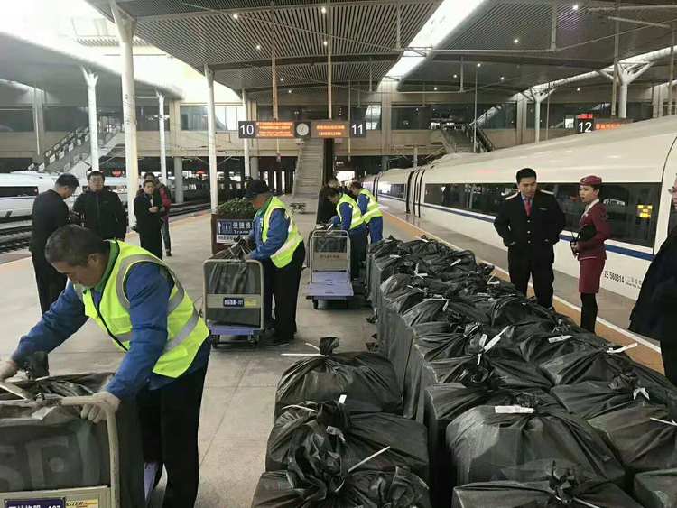 快遞坐高鐵 助力&ldquo;雙11&rdquo;黃金周